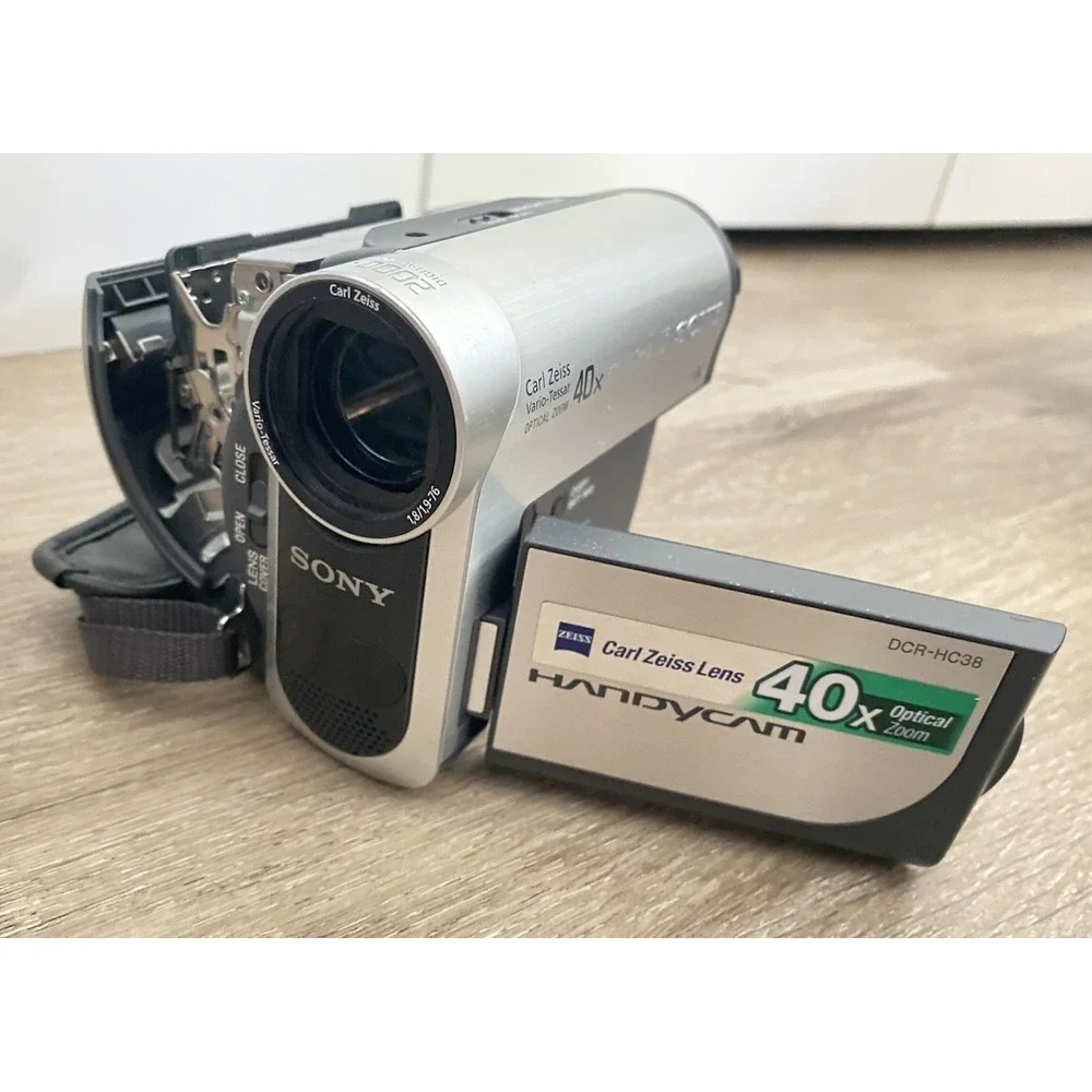 Sony Handycam DCR-HC38 MiniDV Digital Video Camera Recorder